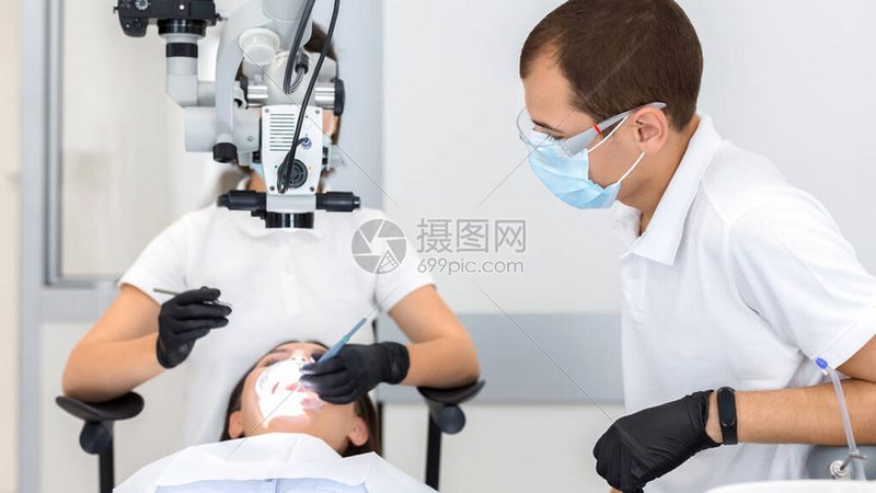 金属自锁托槽矫正：了解矫正周期，把握美丽蜕变